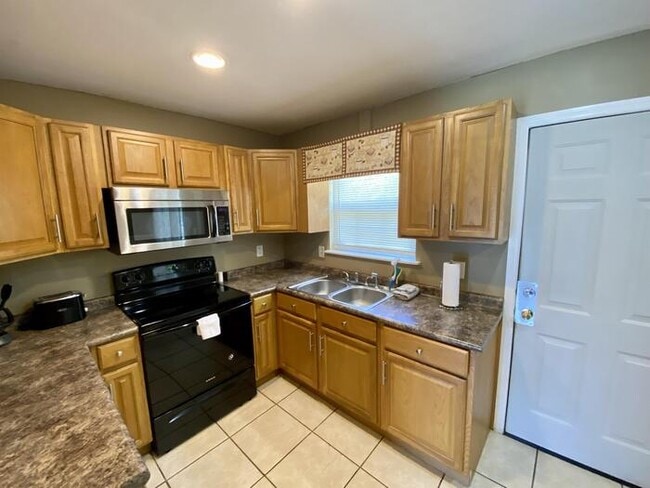 Building Photo - 3704 Timbercrest Dr NW