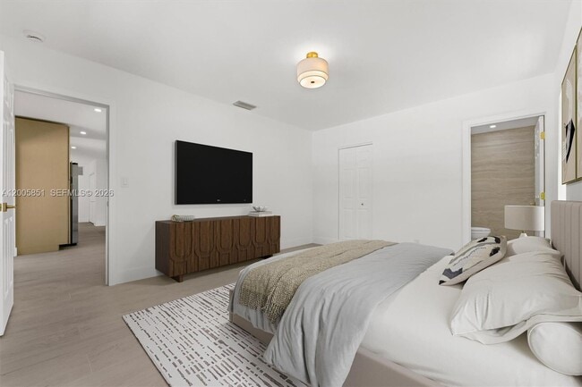 Building Photo - 401 SW 63rd Terrace