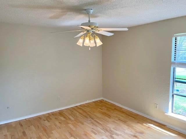 Building Photo - 2226 Fall River Dr
