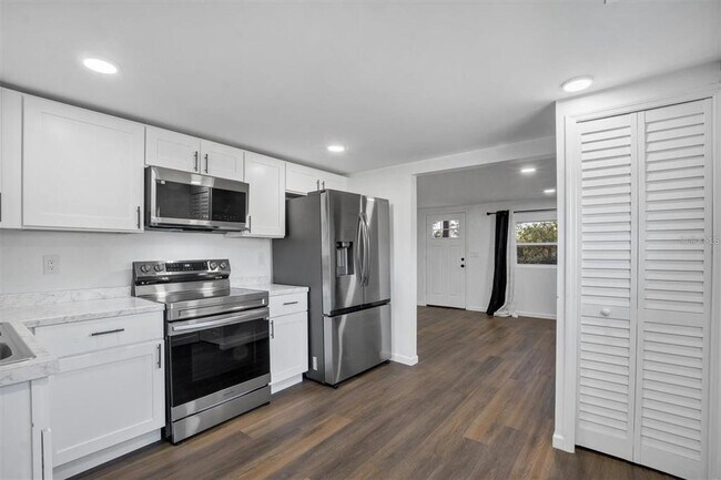 Building Photo - 414 Monroe Ln