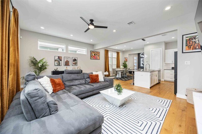 Building Photo - 5821 Kansas St