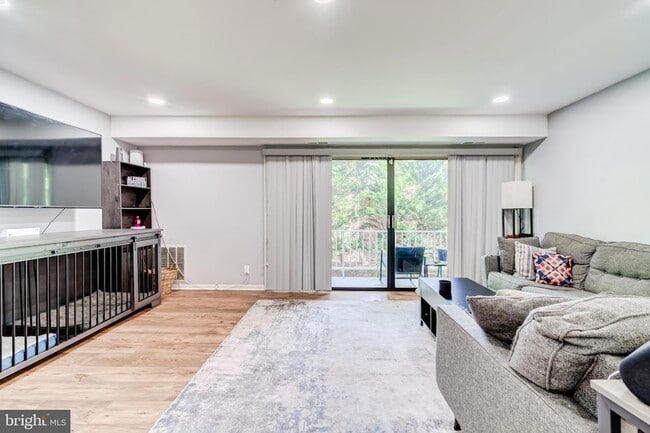 Building Photo - 6012 Westchester Dr