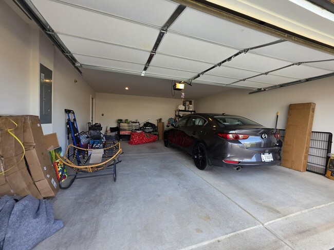 Building Photo - 3360 Rustic Dr