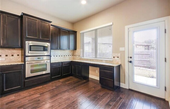 Building Photo - 213 Simmons Dr