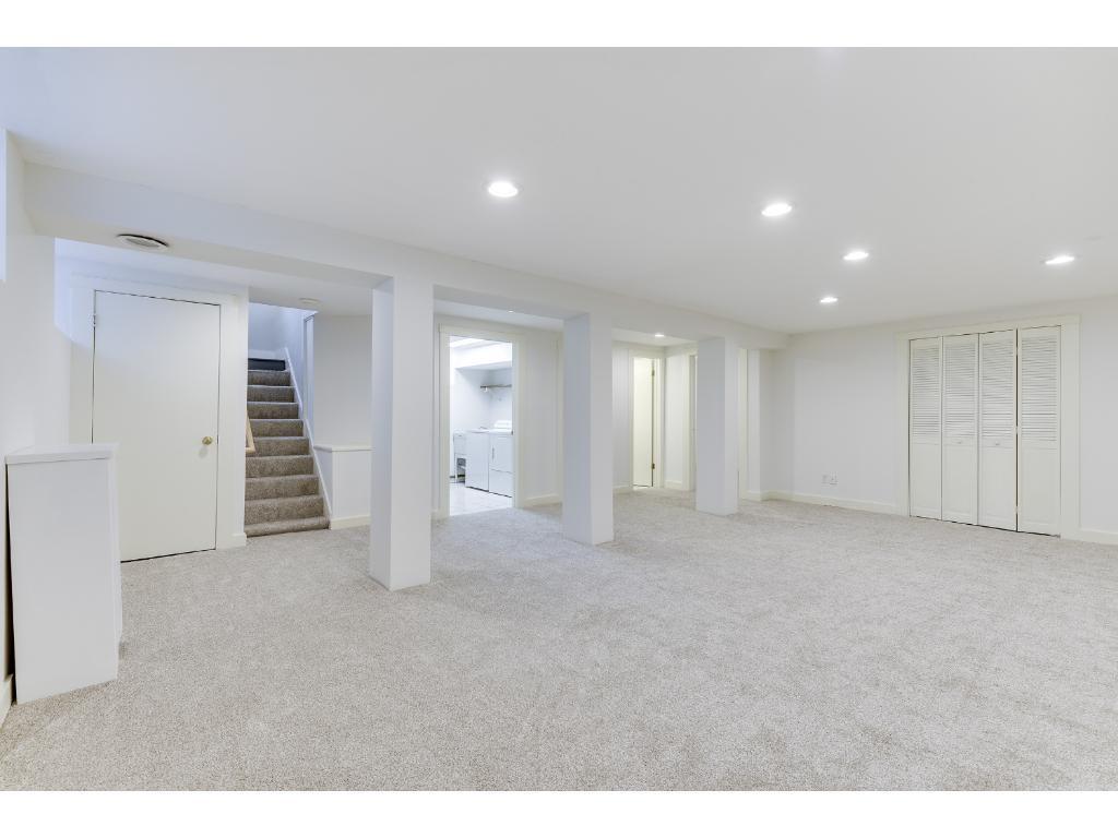 Building Photo - 818 W 42nd St