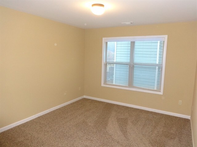 Building Photo - 243 Royal Cres Terrace