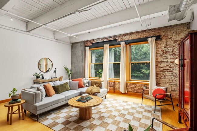 Building Photo - Gorgeous loft in a converted window factor...