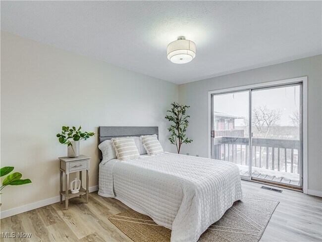 Building Photo - 2550 Chamberlain Rd