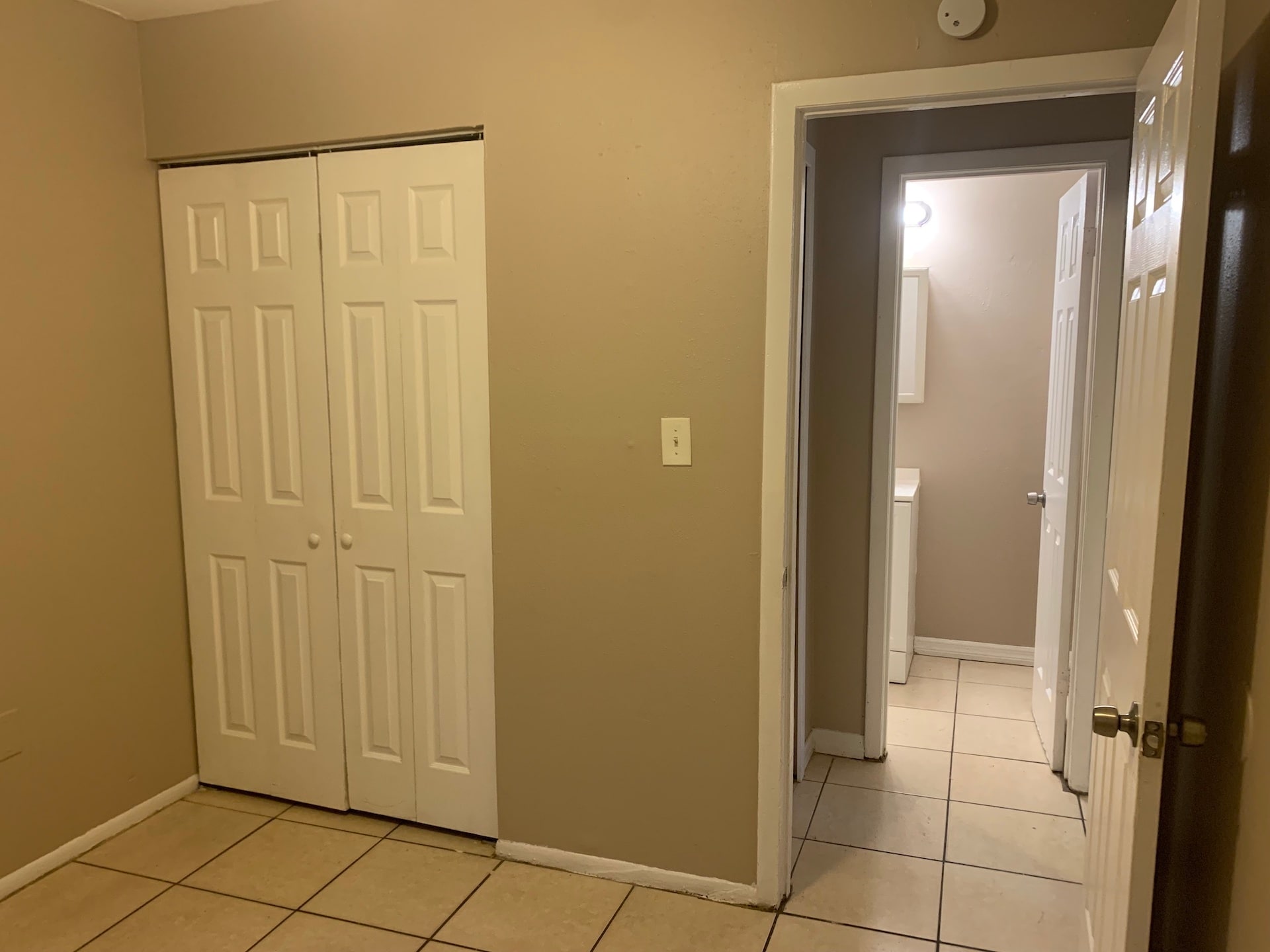 Building Photo - 10008 N Lantana Ave