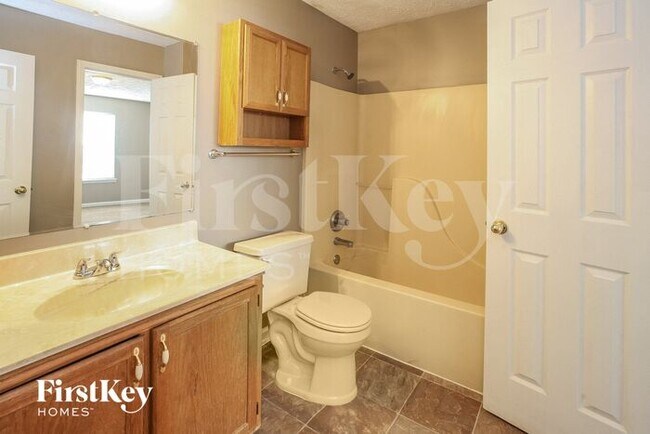 Building Photo - 4 Ashwood Cir