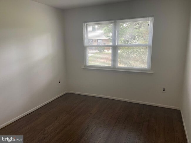 Building Photo - 615 Silver Ct