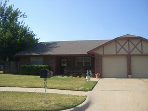 Building Photo - 3 bed, 2 bath, 2 car garage home for rent ...