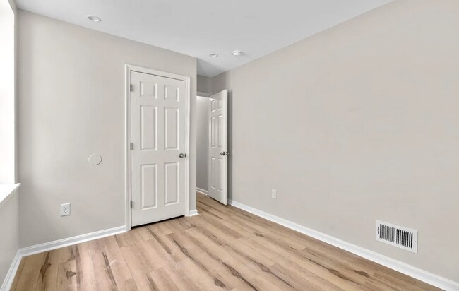 Building Photo - 221 Orleans St