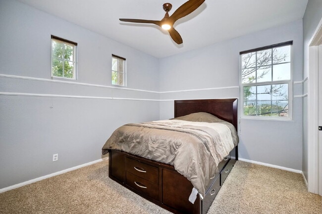 Building Photo - Furnished Rental Available