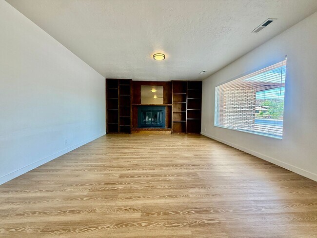 Building Photo - 2980 S Bloomington Dr W