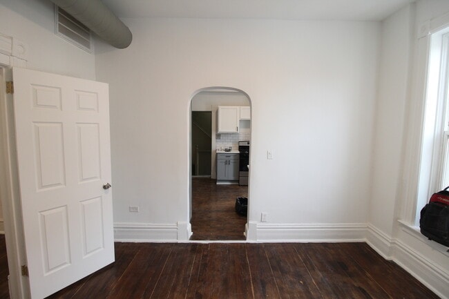 Building Photo - 1362 N Bosworth Ave