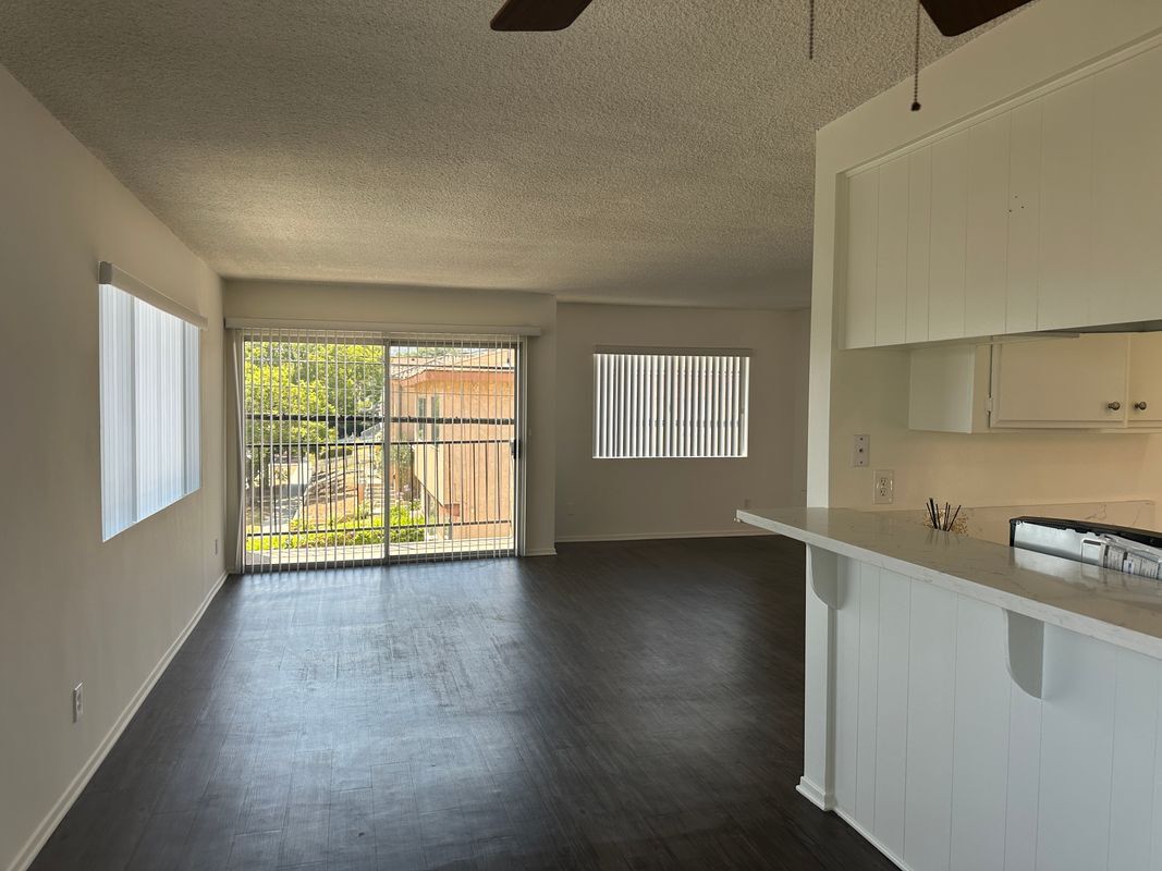 Building Photo - 939 S Cabrillo Ave