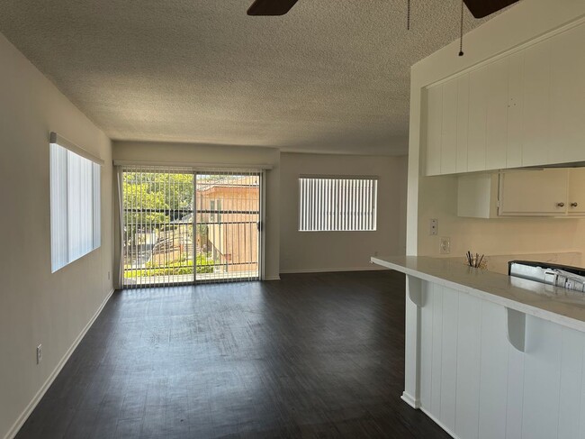 Building Photo - 939 S Cabrillo Ave