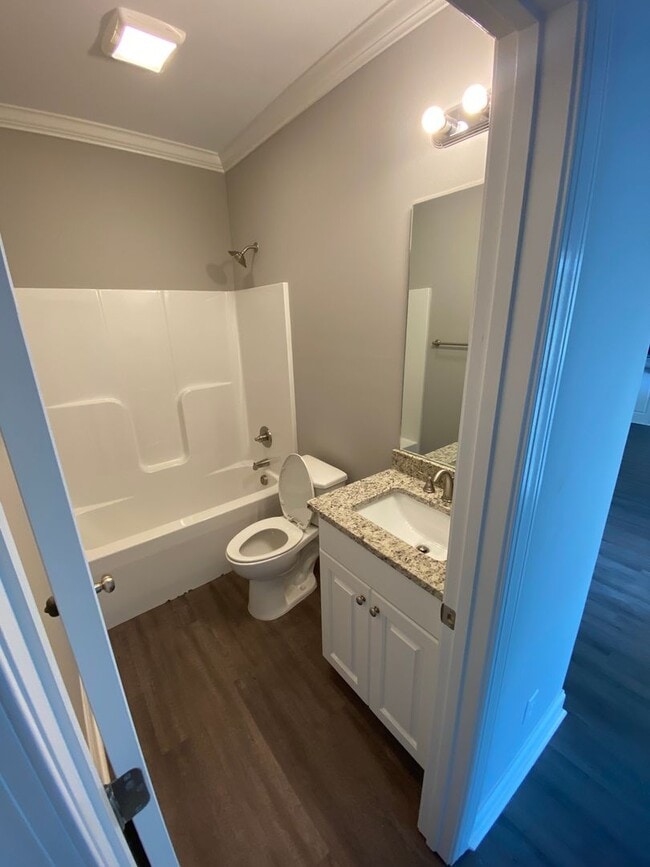 Building Photo - 140 Scarlet Wy