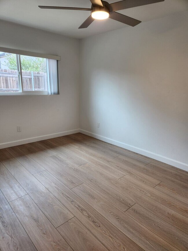 Building Photo - Golden Hill 2 bedroom 1 bath remodeled Single family Home  2595.00