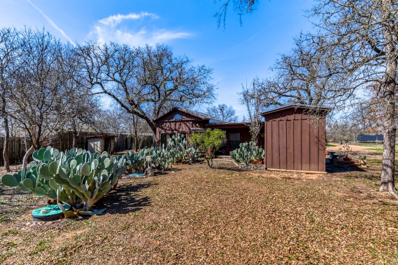 Building Photo - 187 River Oaks Dr