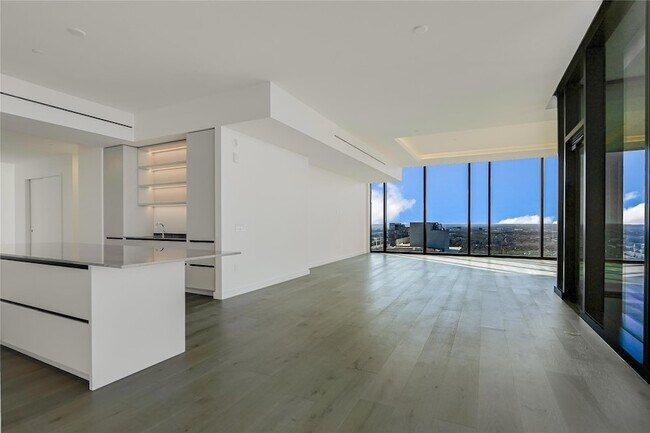 Building Photo - 610 Davis St