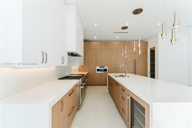 Building Photo - 464 NE 6th St