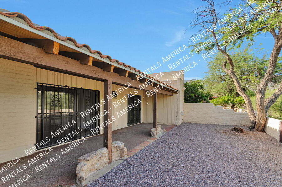 Building Photo - 5342 N Camino De La Culebra