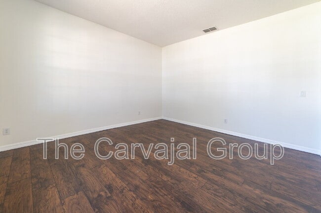 Building Photo - 423 Heather Hills Dr