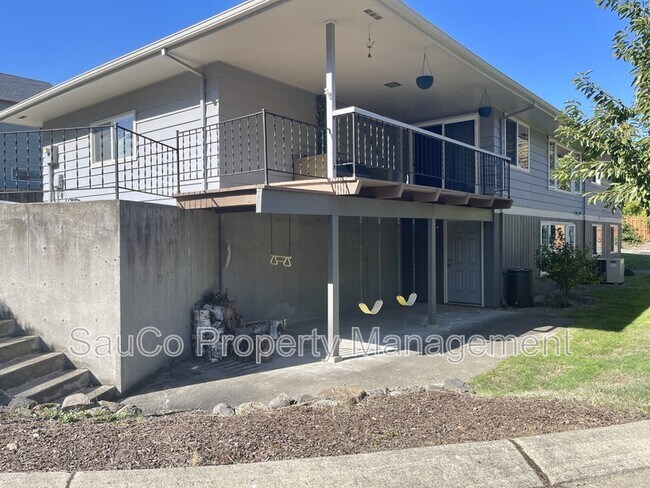 Building Photo - 5751 NE Lisbon Way