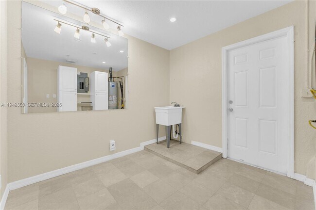 Building Photo - 601 N 44th Ave