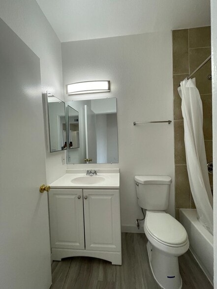 Building Photo - 11459 Collins St