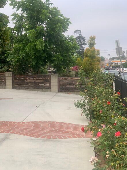 Building Photo - 766 N Alexandria Ave