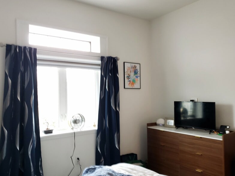 Building Photo - 415 New York Ave