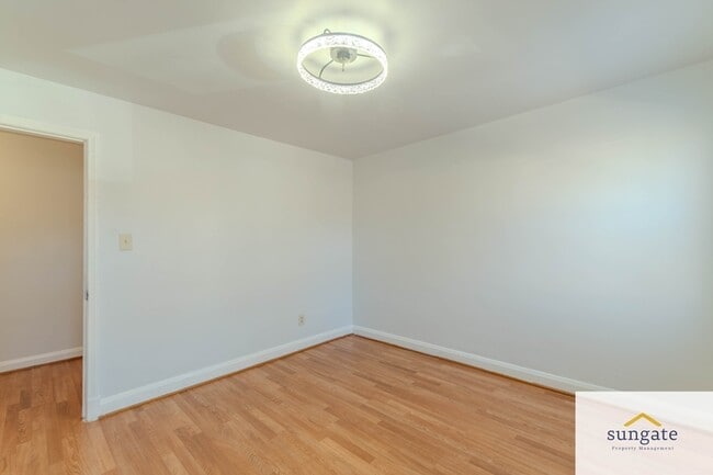 Building Photo - 751 Yale Ave