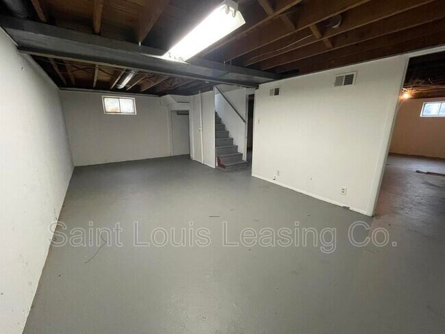 Building Photo - 145 Clearview Dr