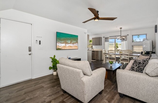 Building Photo - Furnished Townhome with Garage, 3 bedroom/2.5 Bathroom at Kamalani Flats