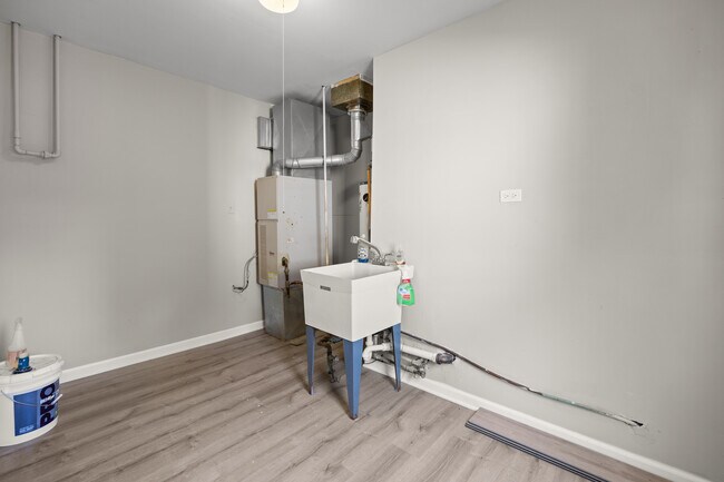 Building Photo - 37187 Piper Ln