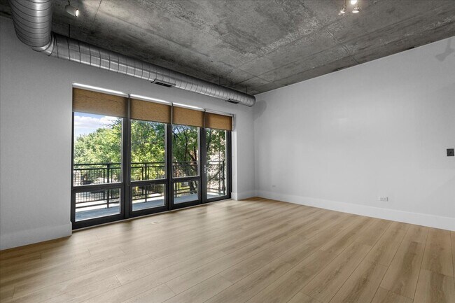 Building Photo - 1000 N Kingsbury St