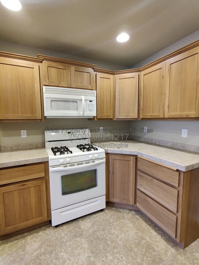 Building Photo - 2667 Torrey Pines Way