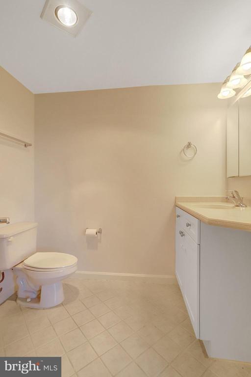 Building Photo - 3101 N Hampton Dr