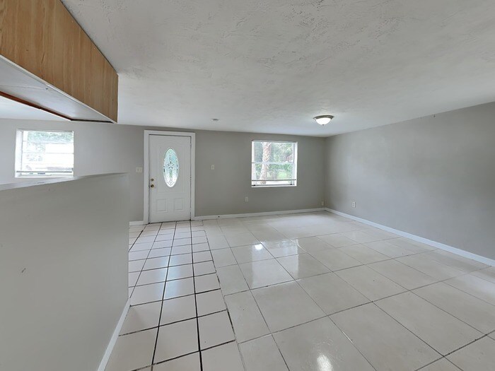 Building Photo - 802 Lincoln Ave