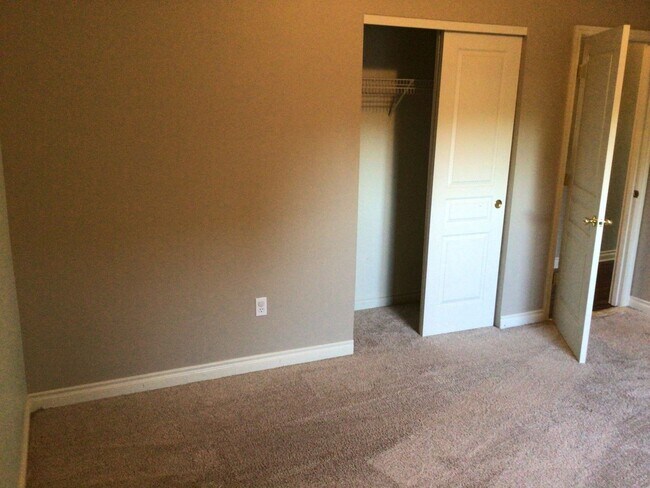 Building Photo - 62593 Hawkview Road