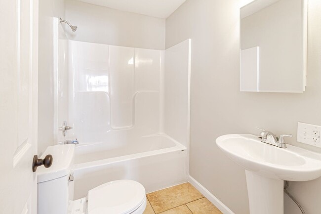 Building Photo - 181 SE State Rte 13