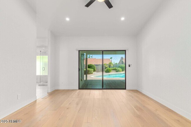 Building Photo - 5715 E Campo Bello Dr