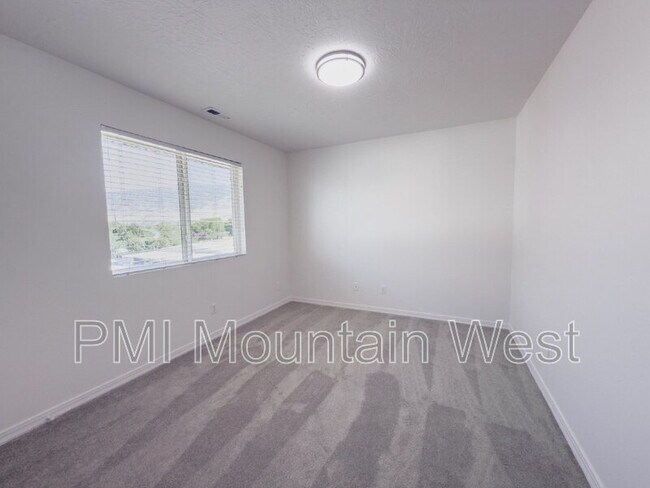Building Photo - 320 N 500 W