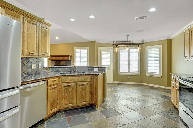 Building Photo - 3815 Sumner Ct