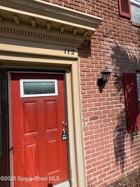 Building Photo - 112 E Colonial Ct