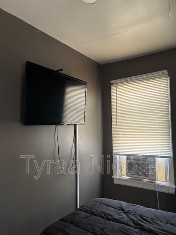 Building Photo - 2937 Ewald Cir