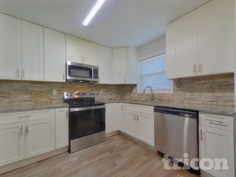 Building Photo - 485 Valley Creek Rd SW